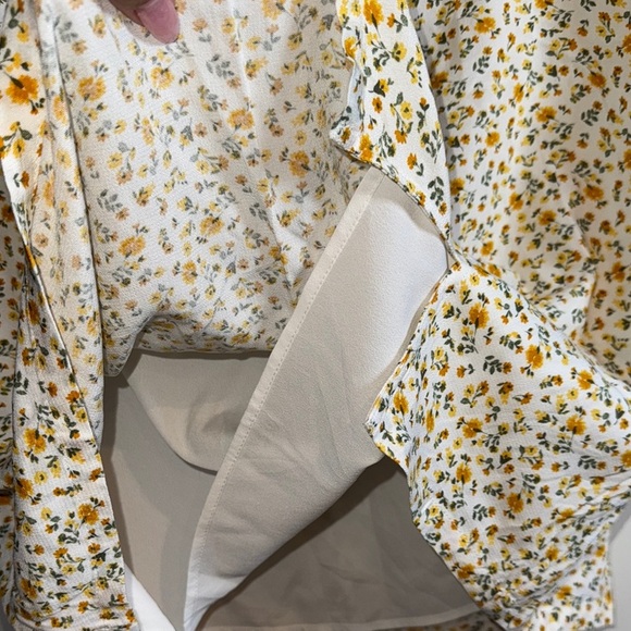 NWT Hollister- Ultra High Waist Yellow Ditsy Floral Mini Skirt Size Large - Picture 6 of 9